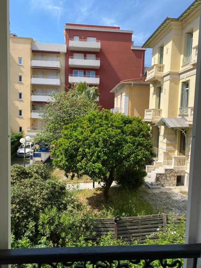 Charmant 2Pcs A 100 M De La Plage Au Calme Menton Exterior foto